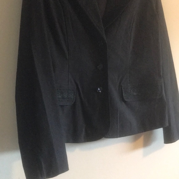Size 6 black blazer - Laura G.- never worn - Picture 3 of 11
